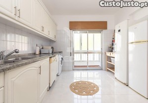 Apartamento t2 com 2 marquises ,4 caminhos em setúbal.