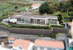 Casa T3 em Madeira de 340,00 m²