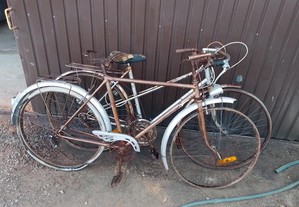 Duas bicicletas antigas Francesas para coleção restauro ou montras