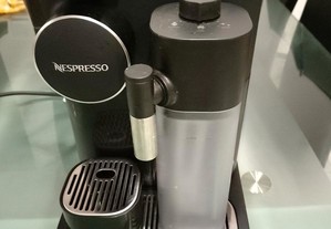 Máquina de Café gran lattissima Delonghi