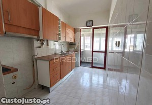 Apartamento t3+1 para remodelar