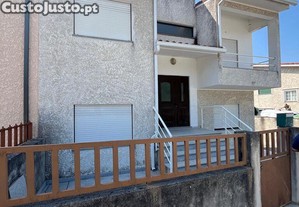 Moradia geminada T4 em Belinho e Mar de 171 m²