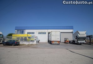 Armazm e Estacionamento - 750m