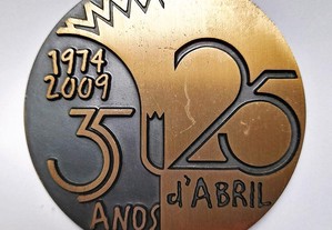 Medalha 35 Anos 25 Abril