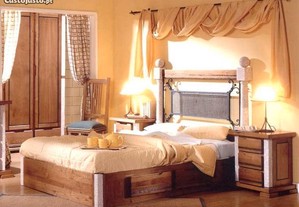 Quarto em madeira maciça de castanho com granito (cama, cómoda, camiseiros, moldura) -NOVO