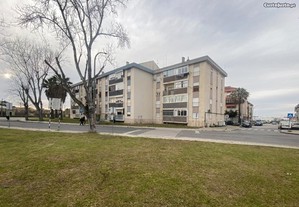 Apartamento totalmente renovado em 2023, Barreio - Lavradio