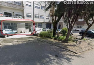 Armazm com acesso direto rua em Braga