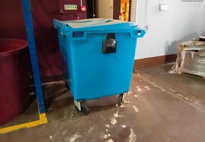 Contentor do lixo 800 litros em polietileno de alta densidade c/ tampa e pedal de abertura tampa