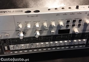 Caixa de ritmos Roland Boutique TR-06
