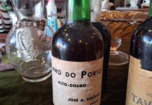 Garrafa do vinho do Porto Alto Douro José A.b Serôdio Pinhão