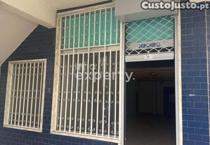 Loja comercial com 83m2 em Loures, Lisboa