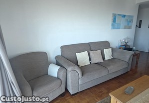 Sofá de 2 lugares + poltrona cinza escuro