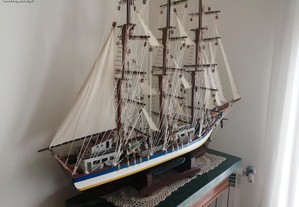 barco de madeira artesanal