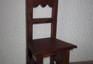 cadeira antiga para casa de bonecas