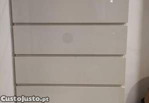 Cómoda branca