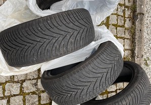 4 pneus como novos 225-45R17 de inverno