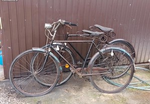 Bicicletas pasteleiras antigas de homem