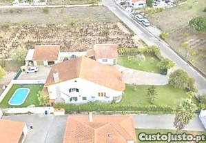 Moradia t4 com garagem e amplo terreno vale de santarém