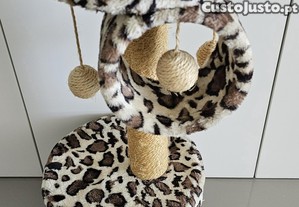 Arranhador para gatos, com muito pouco uso