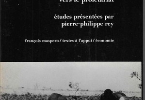 Capitalisme négrier: la marche des paysans vers le prolétariat. Études présentées par Pierre-Philippe Rey.