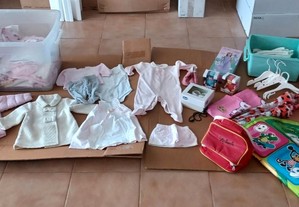Pack Roupa, Brinquedos e Acessórios para Bebé Menina