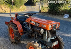 Trator Kubota B7000 4x4