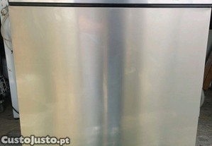 Máquina de lavar loiça TEKA de encastre.