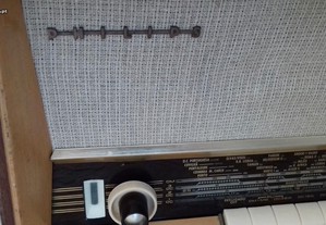 Rádio Philips antigo