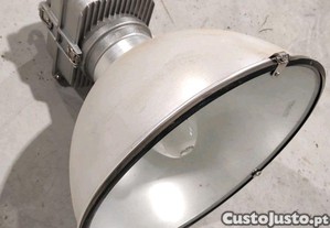 Luzes/campnulas industriais