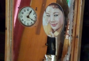Espelho antigo com relógio de corda - antiguidade chinesa