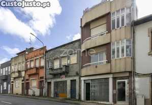 Loja Com Pip Favorável Para 2 Habitações
