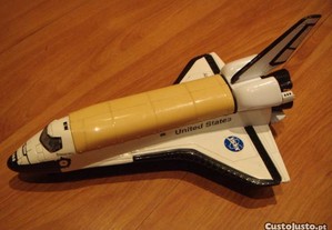 Brinquedo antigo space shuttle