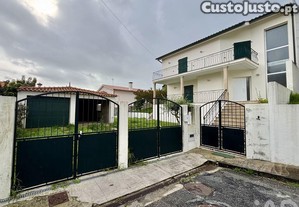 Moradia geminada T5 em Anha de 228 m²