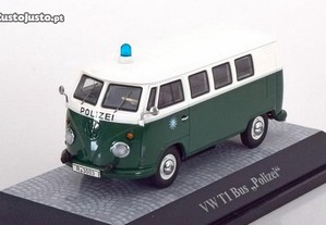 Premium ClassiXXs 1/43 VOLKSWAGEN T1 "Polizei" (1962), green / white ART13852