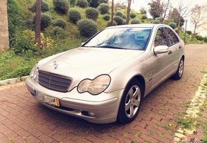 Mercedes-Benz C 200 CDI Clássico de 2001