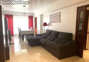 Apartamento T2 em Sacavém com Garagem e Vista para a Cidade