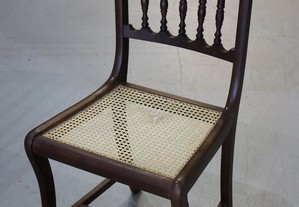 Cadeira em Madeira com Acento em Palhinha