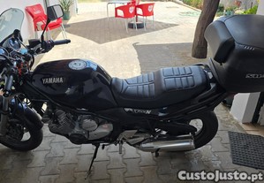 Uma mota com boa aparência e facil de condução. - 99