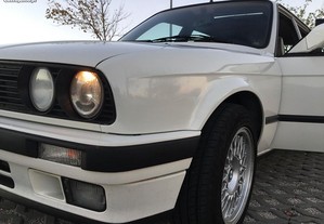 BMW 318 IS E30