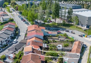 Moradia T2+1, jardim, garagem - Centro Lousada