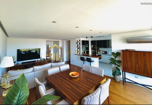 Luxuoso Apartamento T3 Elegância Urbana com Vista Deslumbrante e Mobilado