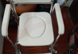 Cadeira sanitária nova