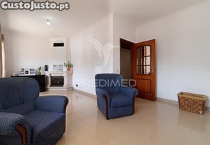 Apartamento t3 em rés-do-chão em azeitão