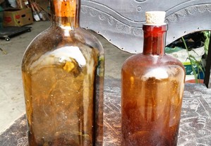 conj 2 frascos antigos em vidro