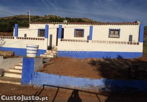 Quintinha com Moradia T2 + Armazm | 2ha vedados | Rio | Fruteiras | A 3 min da cidade