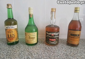 Garrafas antigas de Bagaceira e Brandy
