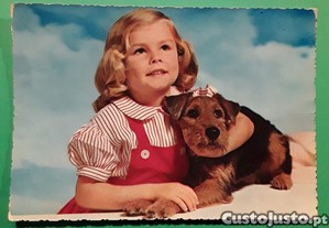 Antigo postal menina com co