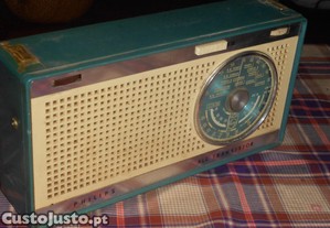 Radio antigo vintage a pilhas Philips