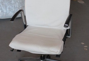 Cadeira de Escritório com Rodas 