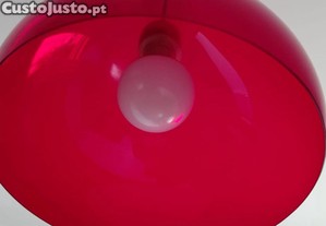 Candeeiro vermelho teto muito bom